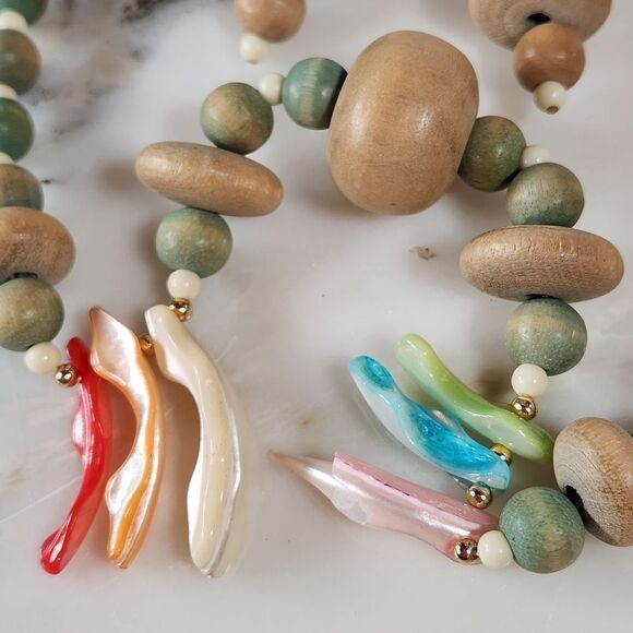 Vintage Shell & Wooden Necklace & Earring Set - Picture 5 of 9